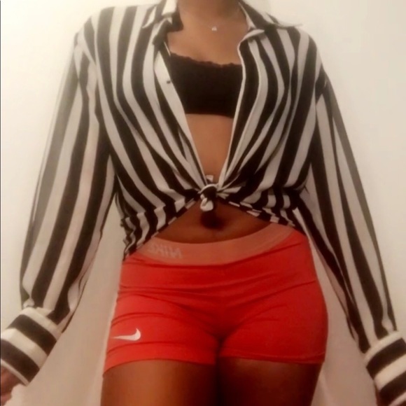 Black and white top - Picture 3 of 4